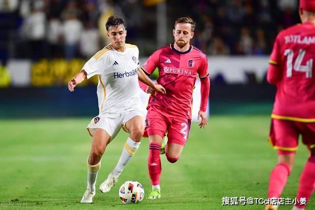 国足在FIFA最新排名中下滑至96位 创近十年新低